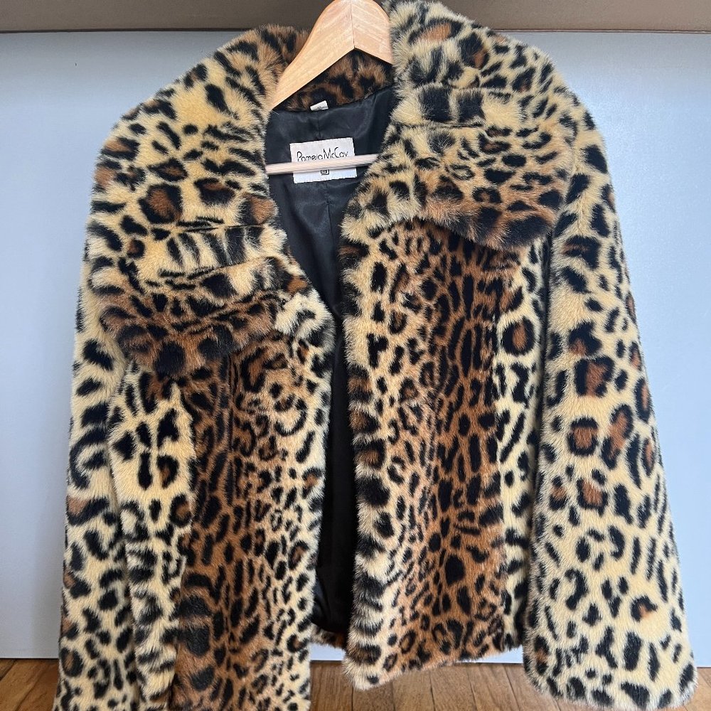 Pamela McCoy Leopard Faux Fur Coat XS Small Soft Cozy Warm Classic Luxury